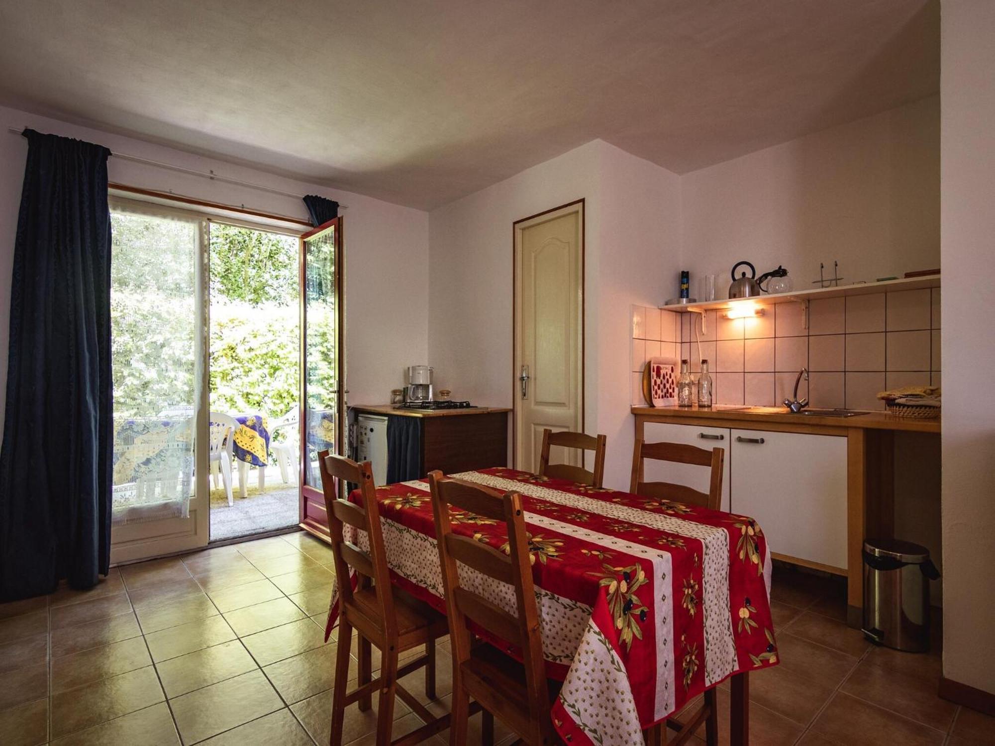 Appealing Apartment In Vezac With Swimming Pool Beynac-et-Cazenac Exteriör bild