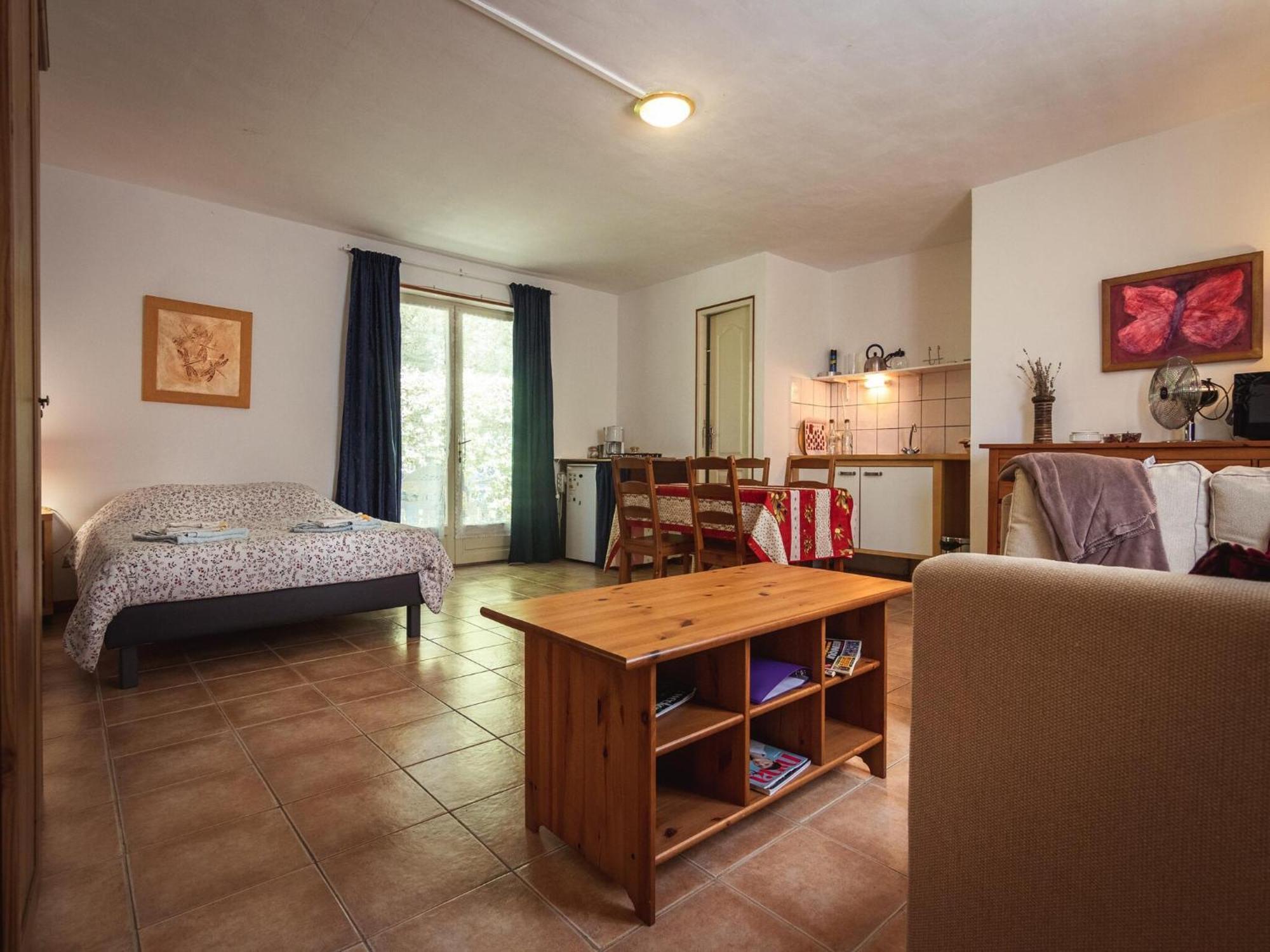 Appealing Apartment In Vezac With Swimming Pool Beynac-et-Cazenac Exteriör bild