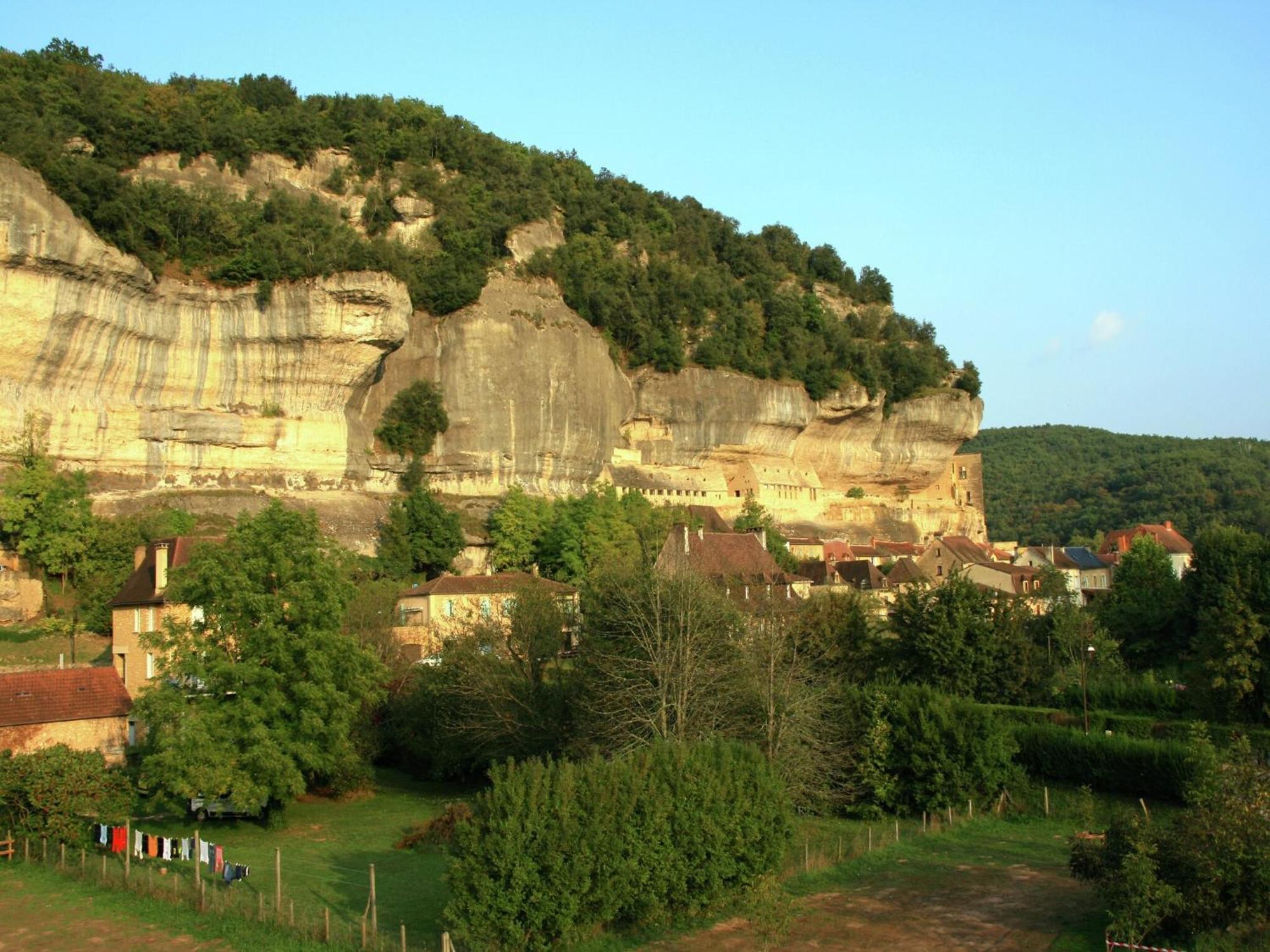 Appealing Apartment In Vezac With Swimming Pool Beynac-et-Cazenac Exteriör bild