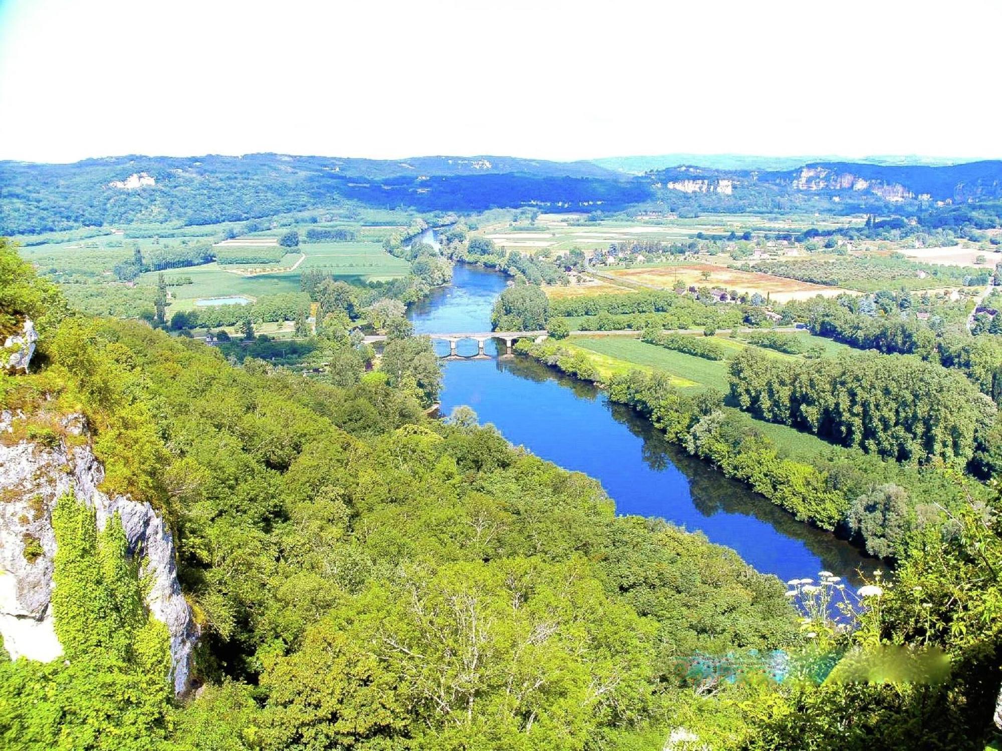 Appealing Apartment In Vezac With Swimming Pool Beynac-et-Cazenac Exteriör bild